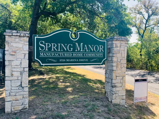 Spring Manor Manufactured Home Community Picture 3