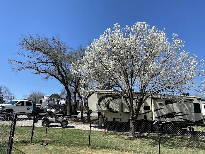 Silver Creek RV Resort TX Picture 3