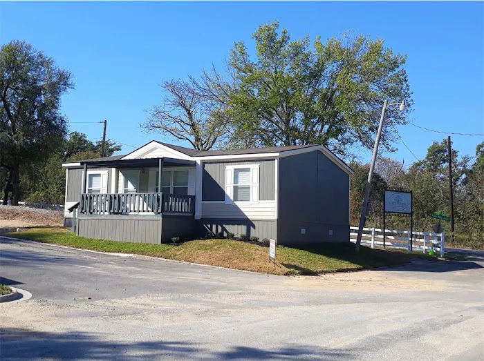 Green Oaks Mobile Home Community Picture 6
