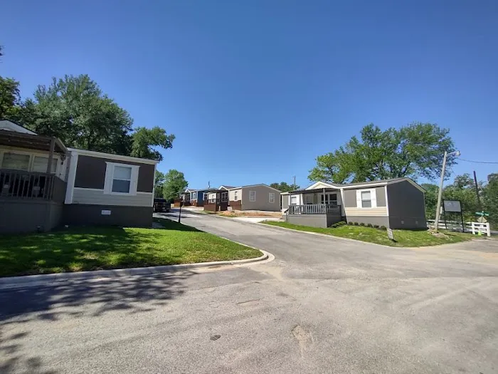 Green Oaks Mobile Home Community Picture 3