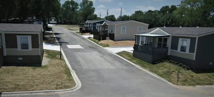 Green Oaks Mobile Home Community Picture 9