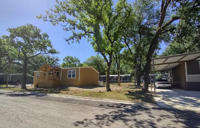 Green Oaks Mobile Home Community Picture 10