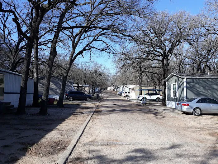 Country Oaks Mobile Home Park Picture 3