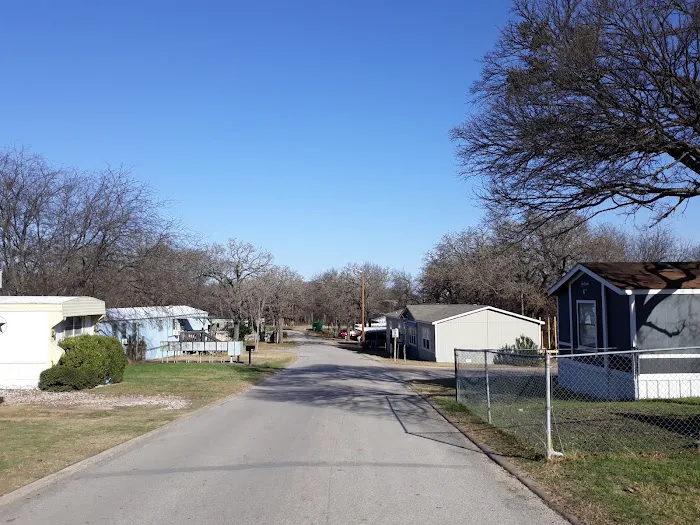 Country Oaks Mobile Home Park Picture 8