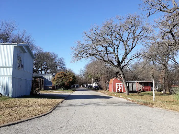 Country Oaks Mobile Home Park Picture 5