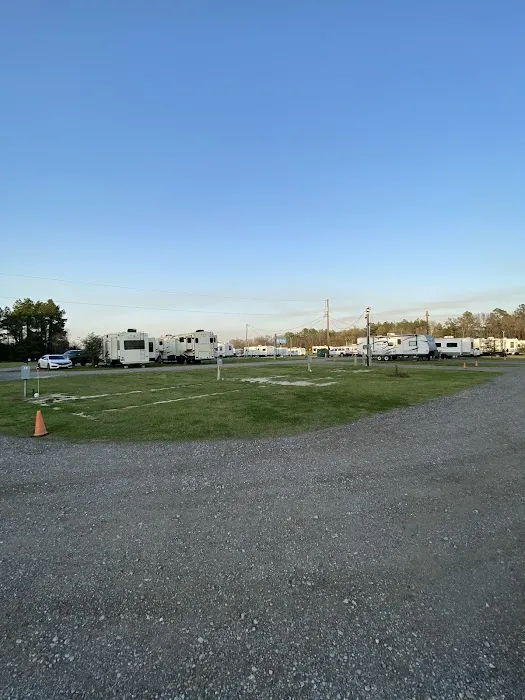 Western Pines RV Park Picture 8