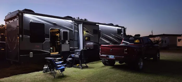 Western Pines RV Park Picture 6