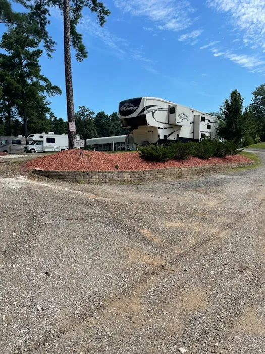 Whipple Tree RV Resort Picture 4