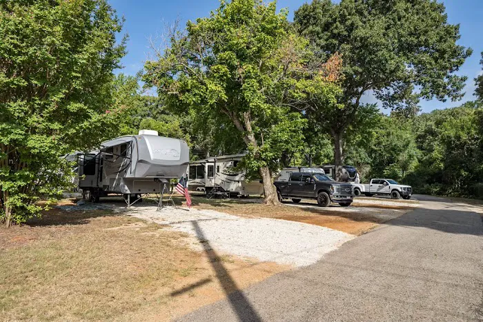 Twin Oaks RV park Picture 8