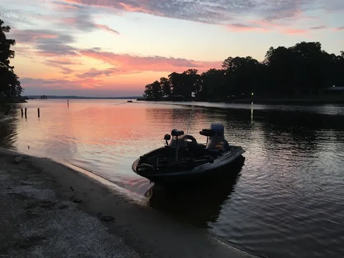 Huxley Bay RV Park & Marina Picture 9