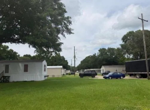 Lucky Acadian Mobile Home Park Picture 2
