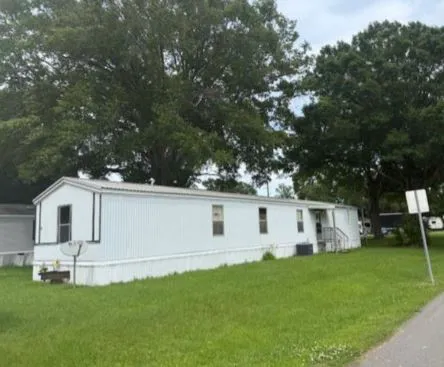 Lucky Acadian Mobile Home Park Picture 1