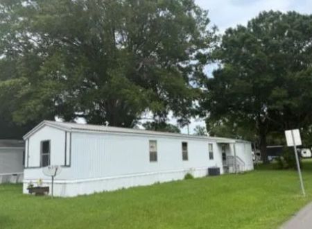 Lucky Acadian Mobile Home Park