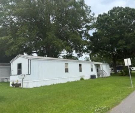 Lucky Acadian Mobile Home Park