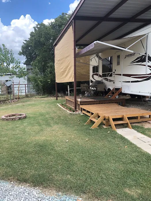 Big E's Lake Alvarado RV Park & Boat Repair/Storage Picture 6