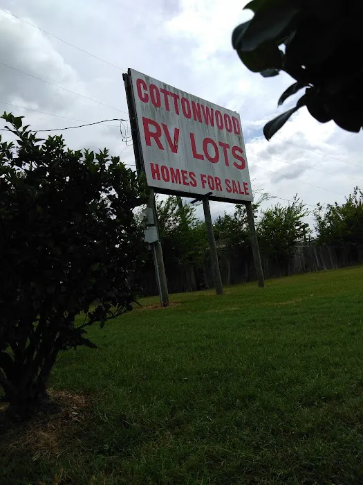 Cottonwood wood trailer park Picture 3
