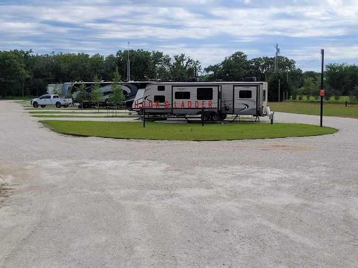HOOK & LADDER RV PARK Picture 4