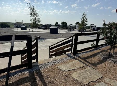 YELLOWROSE RV RESORT