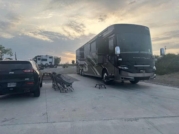YELLOWROSE RV RESORT Picture 7