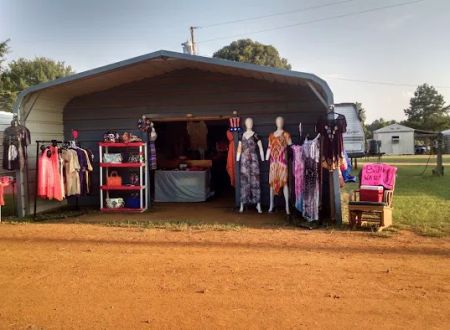 Bonnie & Clyde Trade Days & RV Park