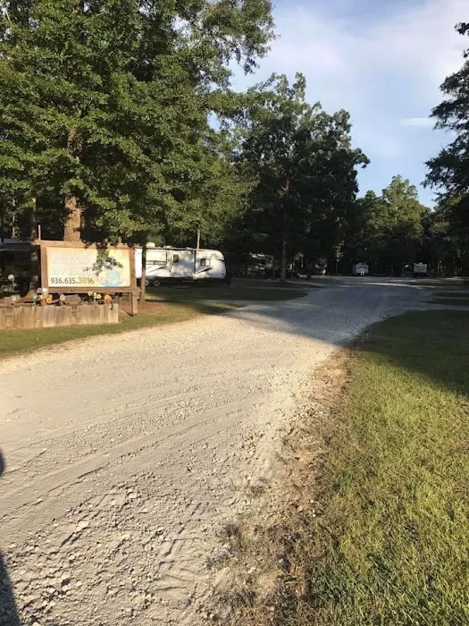 Bullfrogs & Butterflies RV Park Picture 4