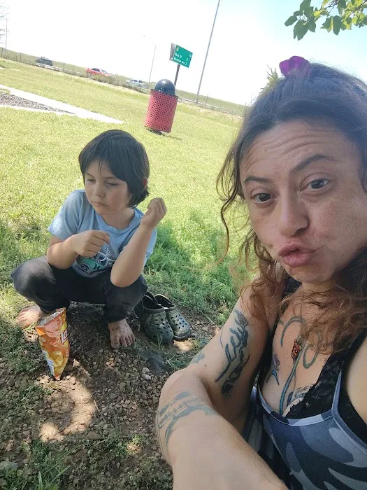 Fishin' Mobile Home Park Picture 2
