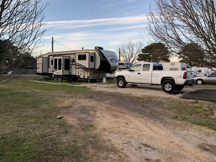 Ranch Oaks Mobile Home Park Picture 8
