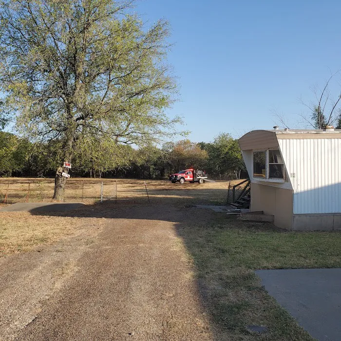 Lone Star Mobile Home Park Picture 4