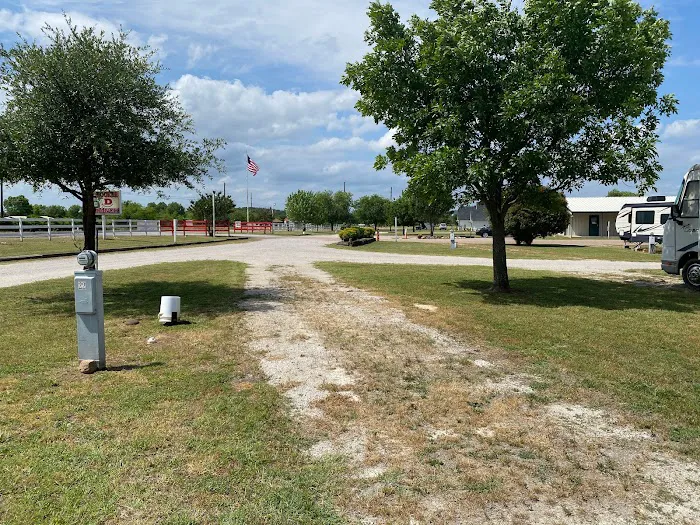 Country Living RV Park Picture 7