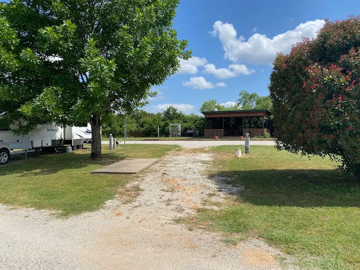Country Living RV Park Picture 4