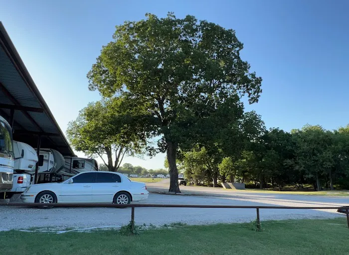 Pecan Hollow RV Park Picture 4