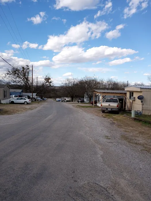Oak Hill Mobile Home Park Picture 3