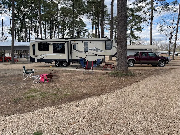 Mid Lake Campground and Market Picture 7