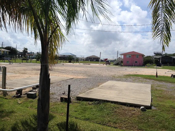 Island House RV Park Picture 9