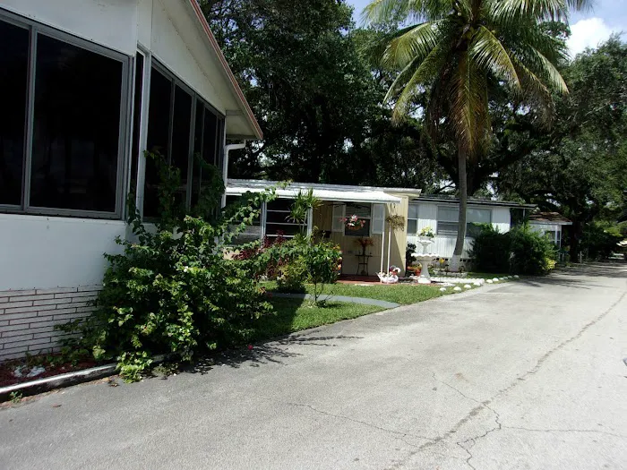 Holiday Mobile Estates Picture 8