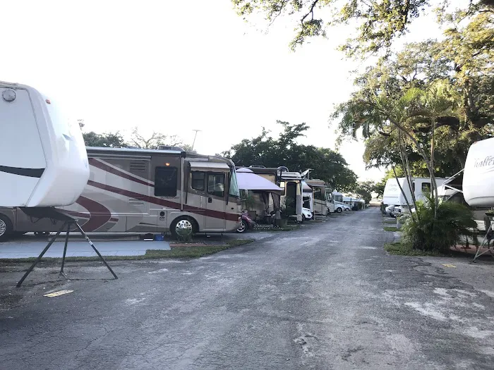 Holiday Mobile Estates Picture 4