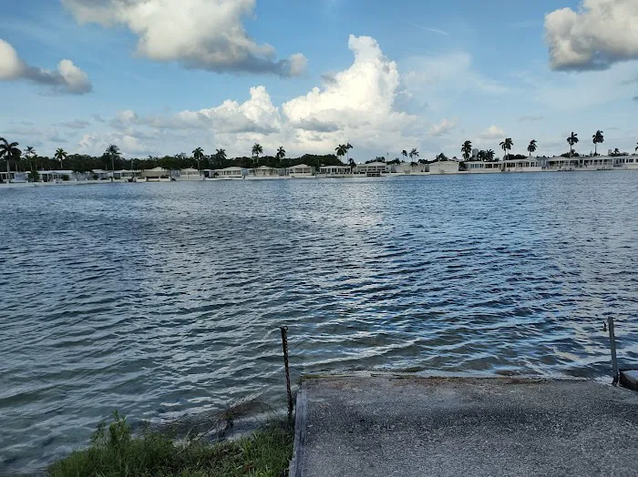 Pembroke Park Lakes Mobile Picture 2