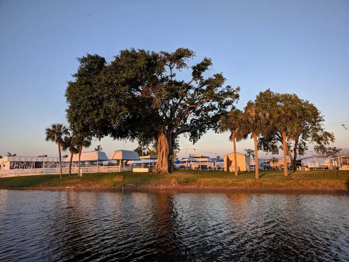 Pembroke Park Lakes Mobile Picture 9