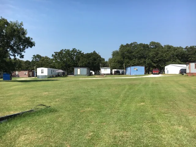Hidden Oaks Mobile Home Park Picture 5
