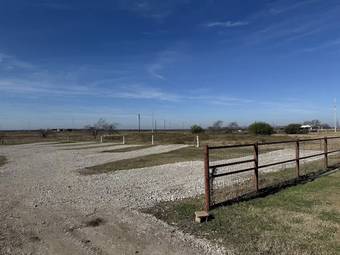 933 RV Park Picture 4