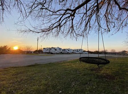 Hooves N Wheels RV Park
