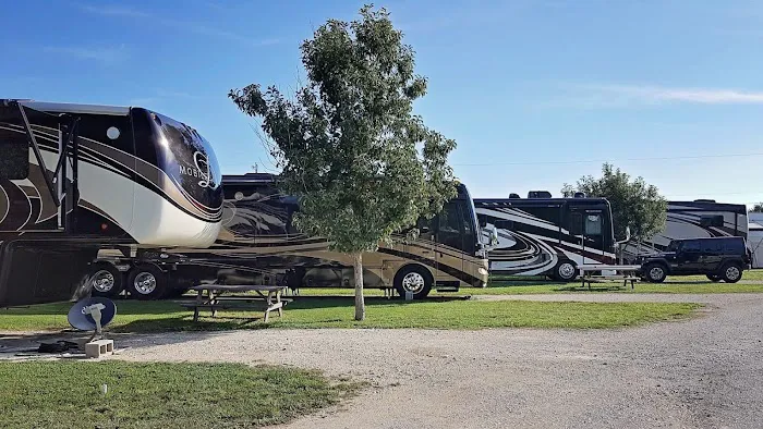 Hooves N Wheels RV Park Picture 3