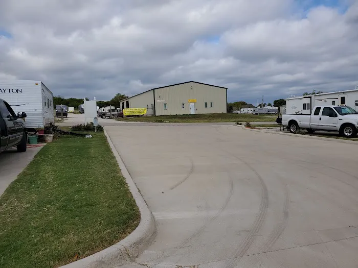 Fort Worth RV Park Picture 2