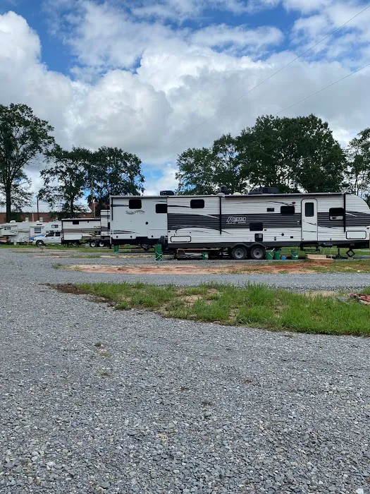 Calhoun Hills at 103 RV Park Picture 4