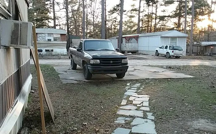 Pine Hill Mobile Home Park Picture 4