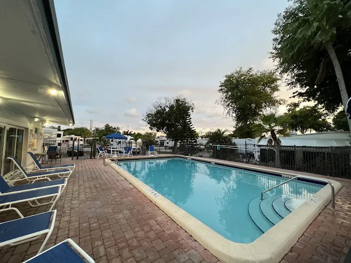 Sunshine Holiday MHCC RV and Camping Resort Picture 1