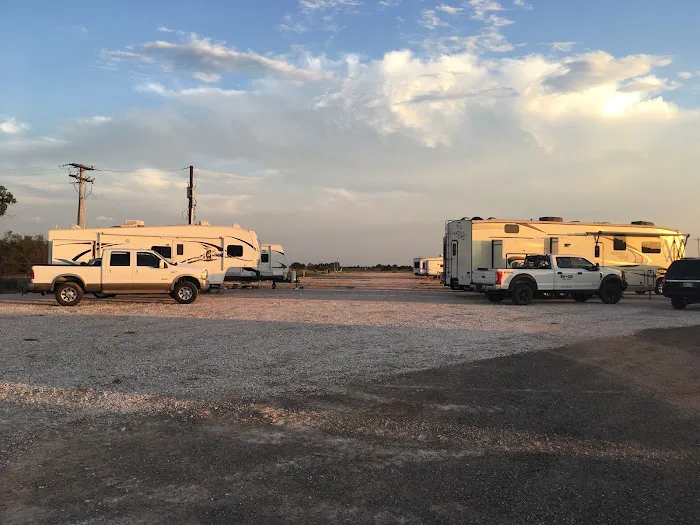 HomeTown RV, Laundromat, and Storage Picture 8