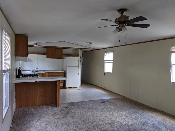 Maple Village Manufactured Home Community Picture 9