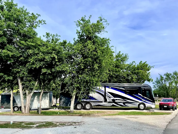 Blue Sky I-35 RV Park Picture 9