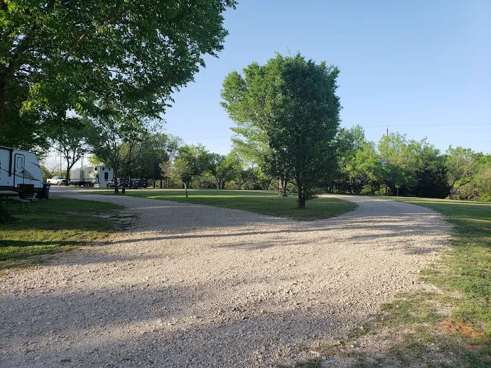 Lake Creek RV Campground Picture 2